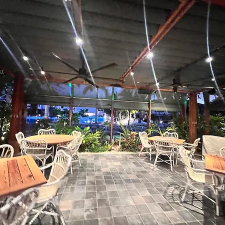 Garden View Modern Studio *